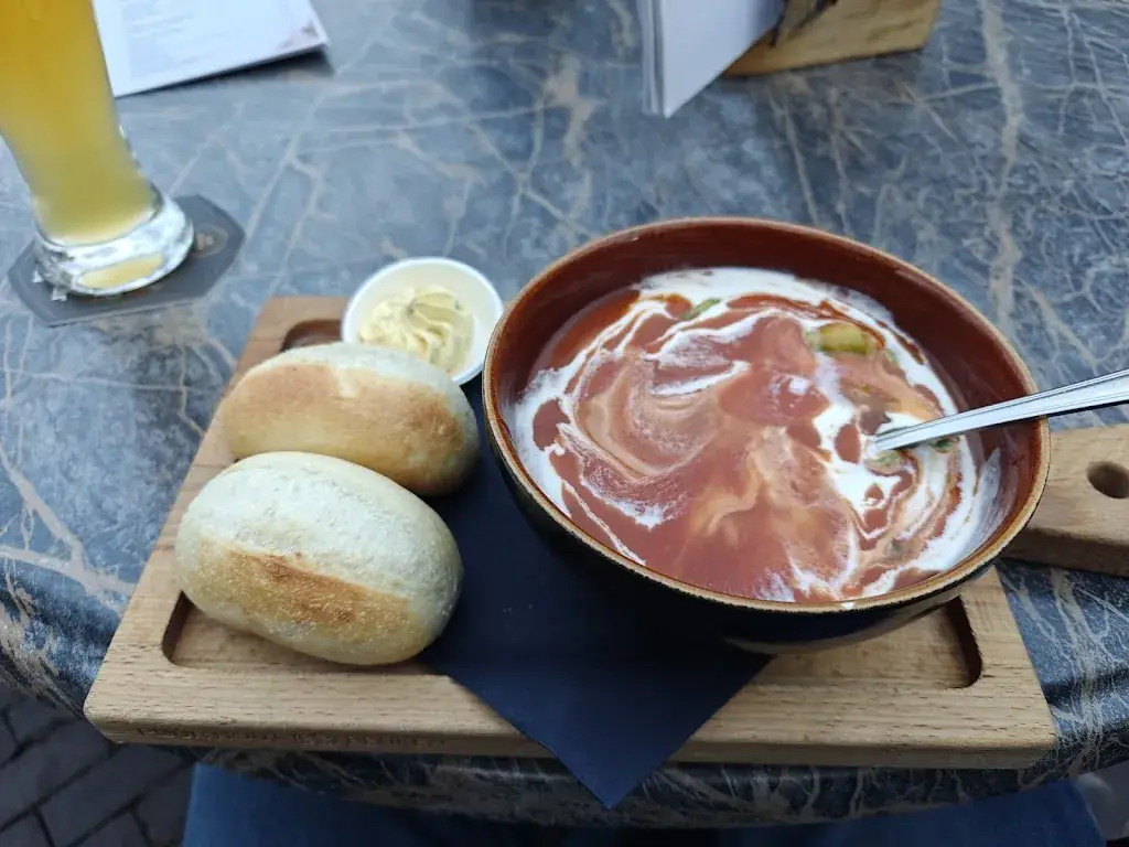 Nikolas Patentalakis_Liesbeth's Grand Café_Horst_review