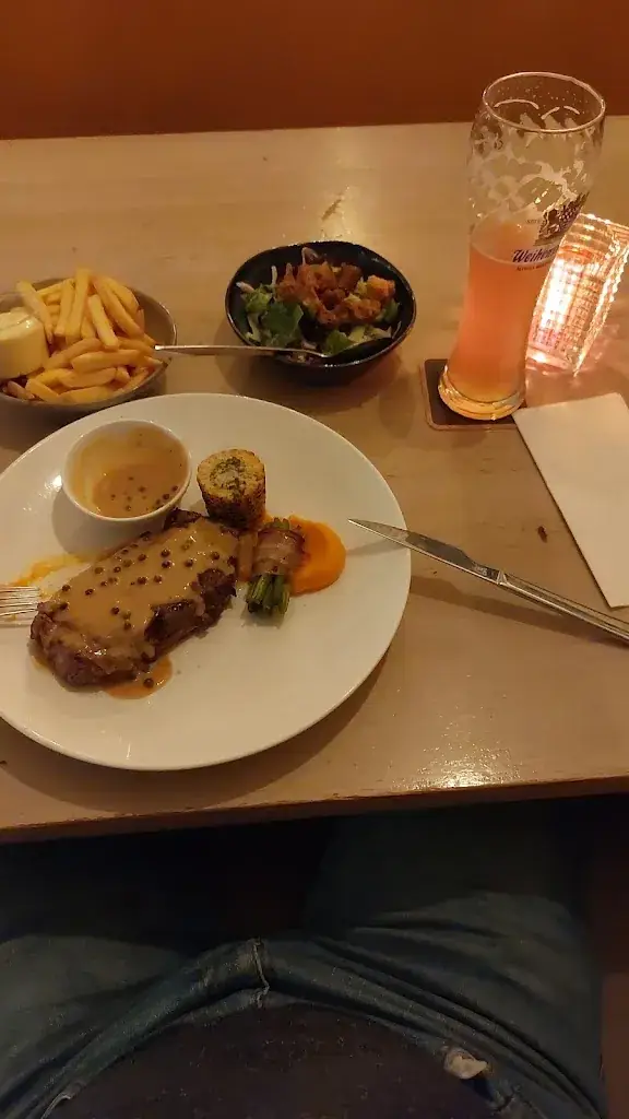 Tinus Versleijen_Blok 10 Horst_Horst_review