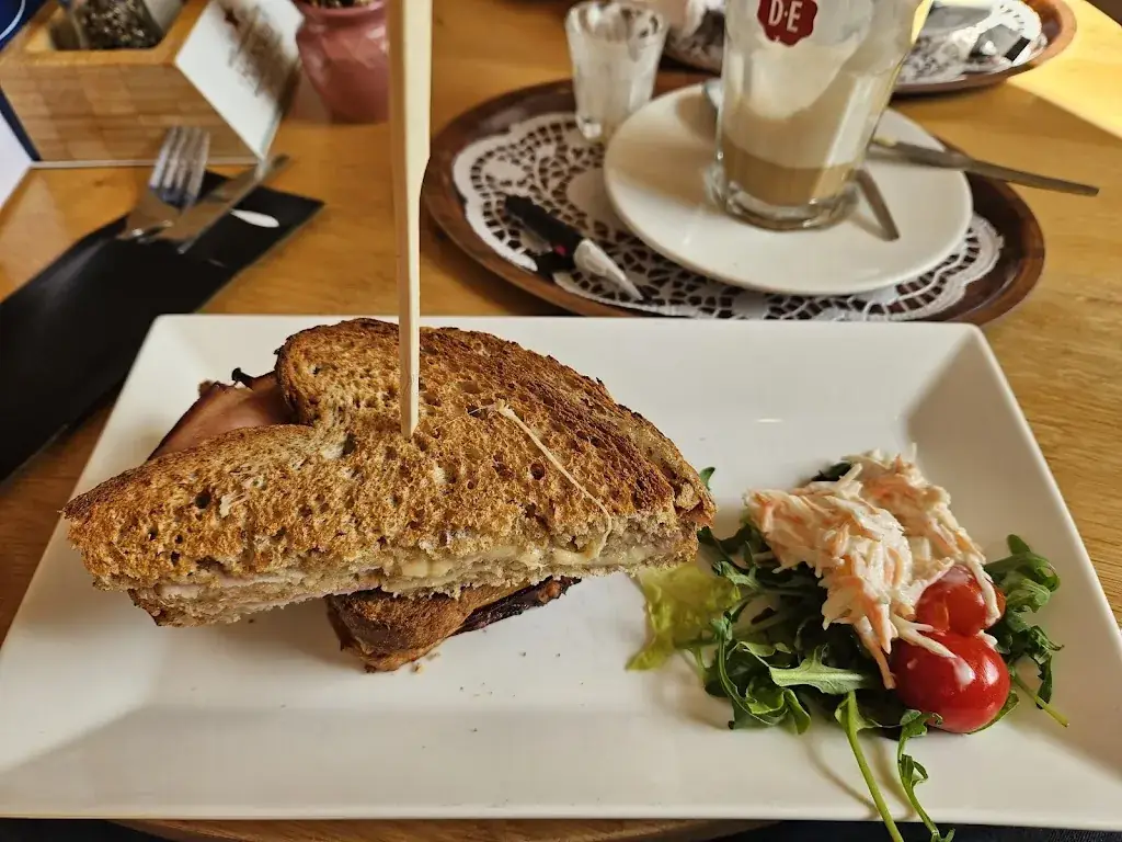 Aaron Van Koesveld_Uniek Maasbracht_Maasbracht_review