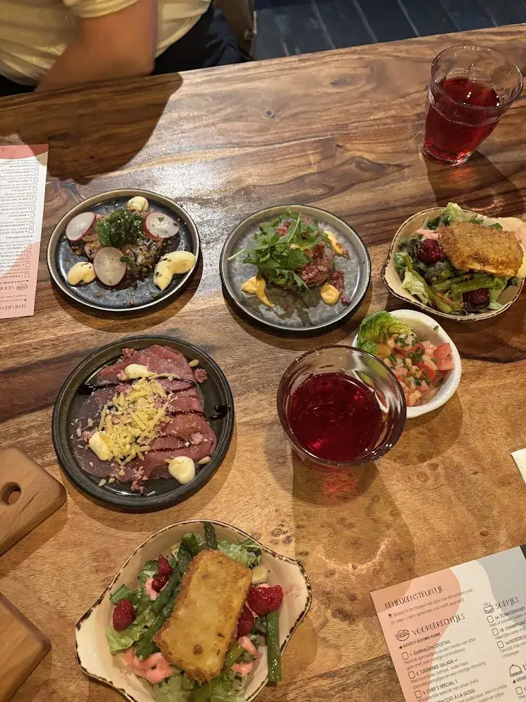 manuella kuypers_Gossimijne Meijel_Meijel_review