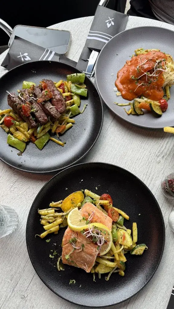 Nora Al-Mirshid_Eetcafé de Stoep_Meijel_review