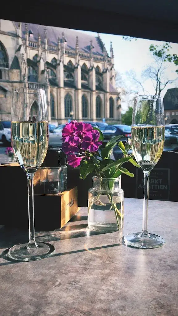 Fleur Ozeree_Markt Achttien_Meerssen_avis