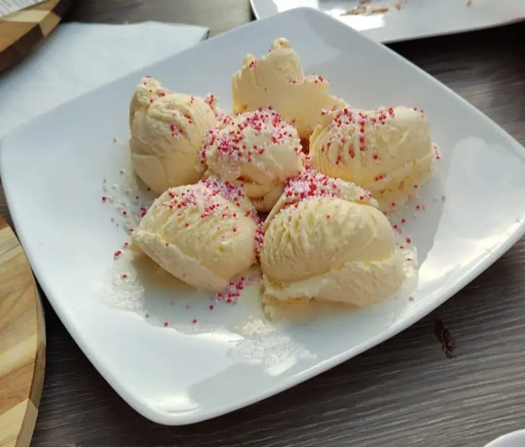 Ernst-Jan Scherrenburg_Mankousheh.nl منقوشة_Meerssen_review