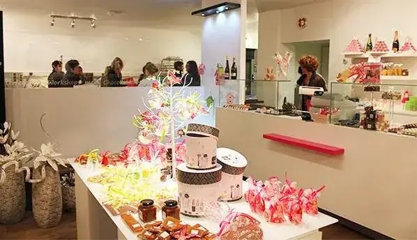 Smores Patisserie & Chocolaterie restaurant in Meerssen