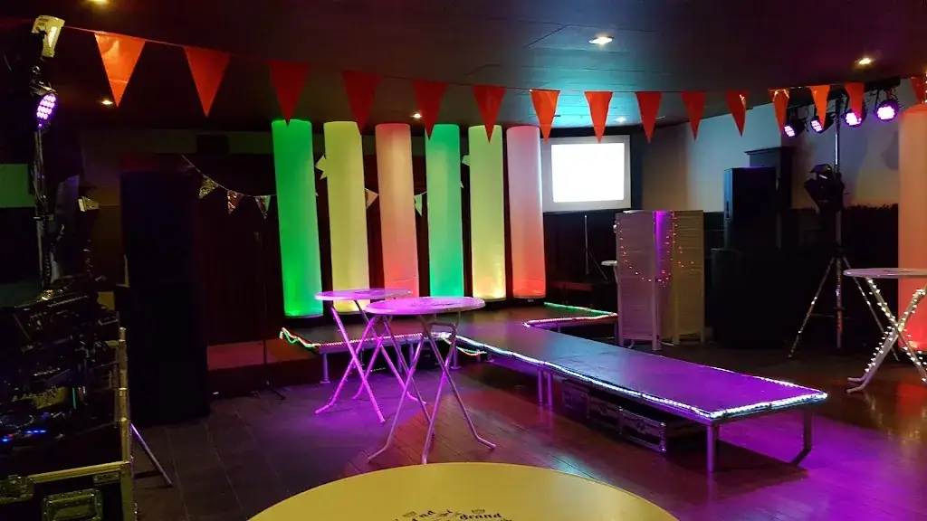 Rico Vrijhoeven Admin_Café-feestzaal WALK-INN_Ulestraten_review