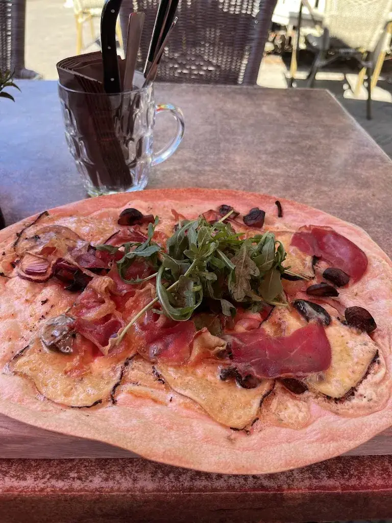 Juno Tey_Taverne De Grenssteen_Vaals_review