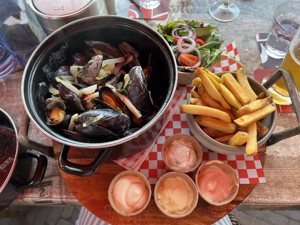 Özlem Sağıroğlu Pirci_Gasterie De Knip_Wessem_review