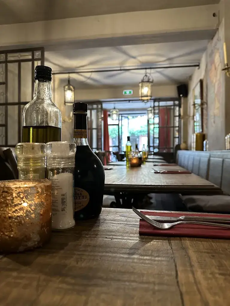 Nadire Arzu Toka_Lanterna_Venlo_review