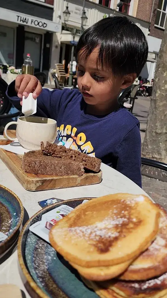 Irfaan Haffejee_Café Bruxelles_Venlo_review