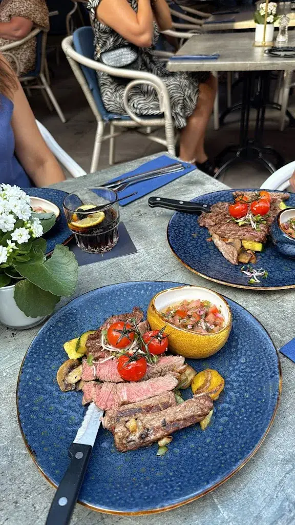 Jasmin Madani Pour_Brasserie Sur Place_Venlo_review