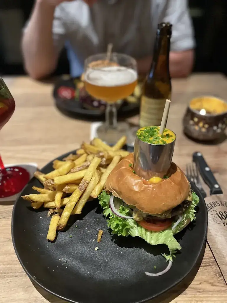 Karen Revelo_Burgers & Beers_Venlo_review