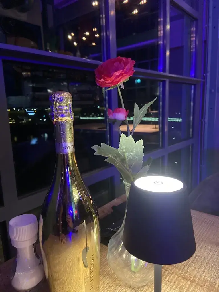 ilirjana Lira_NUL77 SKYBAR_Venlo_review