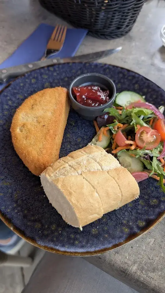 Valery Moskalenko_Hemingway_Venlo_review