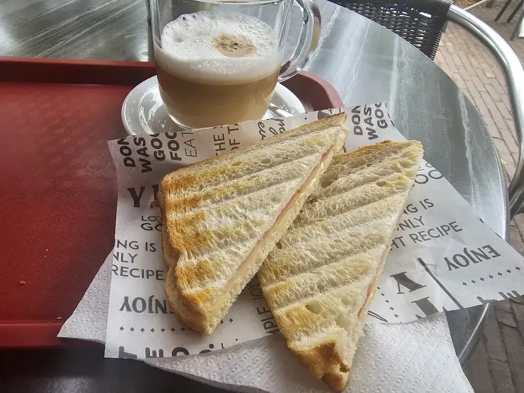 F.J.A.M. van der helm_Snackbar 't Dorpke_Aarle-Rixtel_review