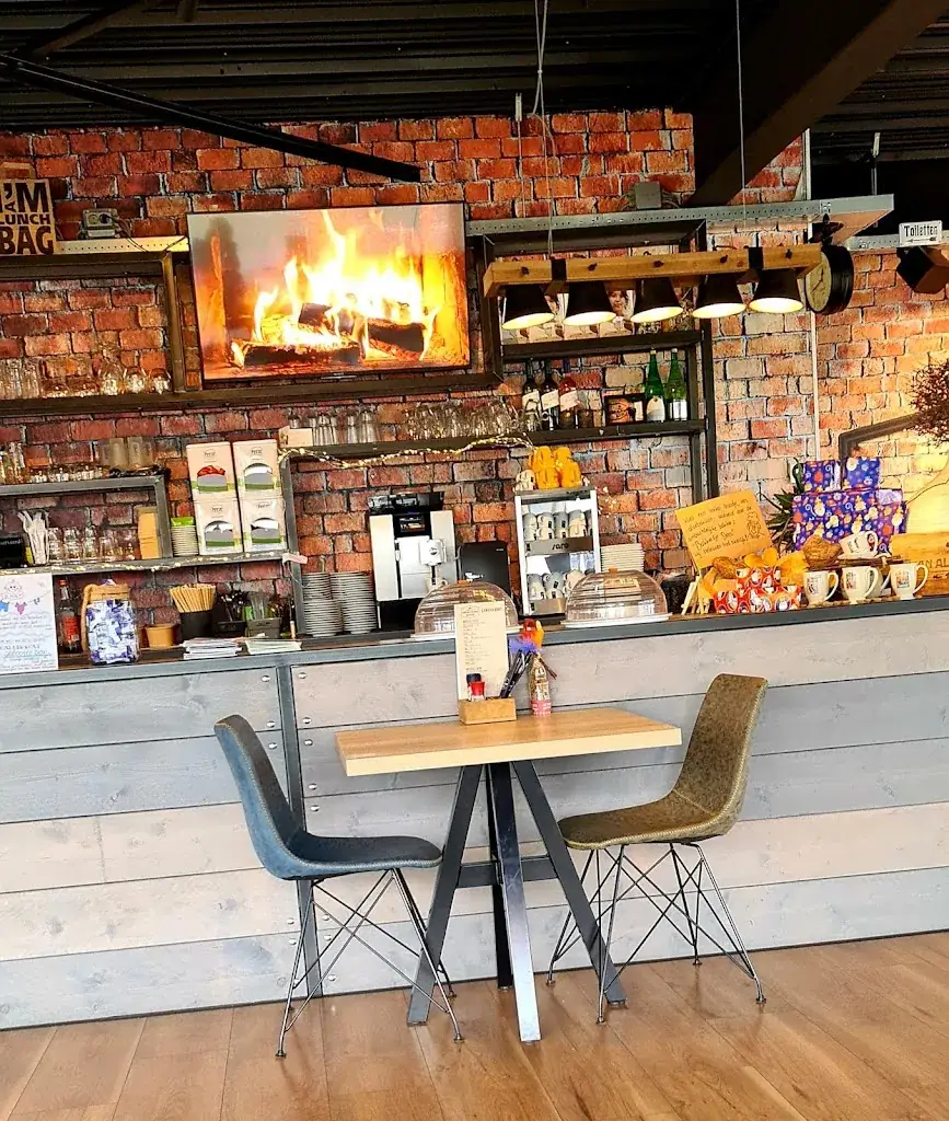 Lunchroom Van Alles Wat restaurant in Almkerk