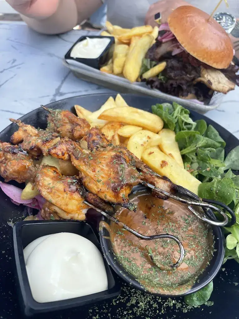 maartje herwegh_Bierbrouwerij en Bierlokaal De Magistraat_Almkerk_review