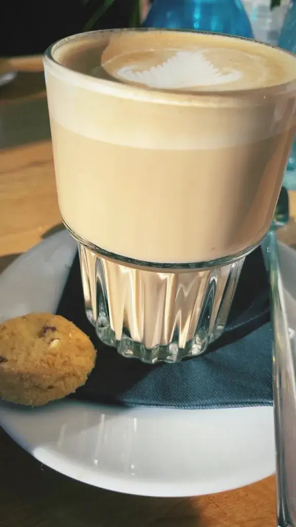 Maggie Blue_Rijn_slider_image_2