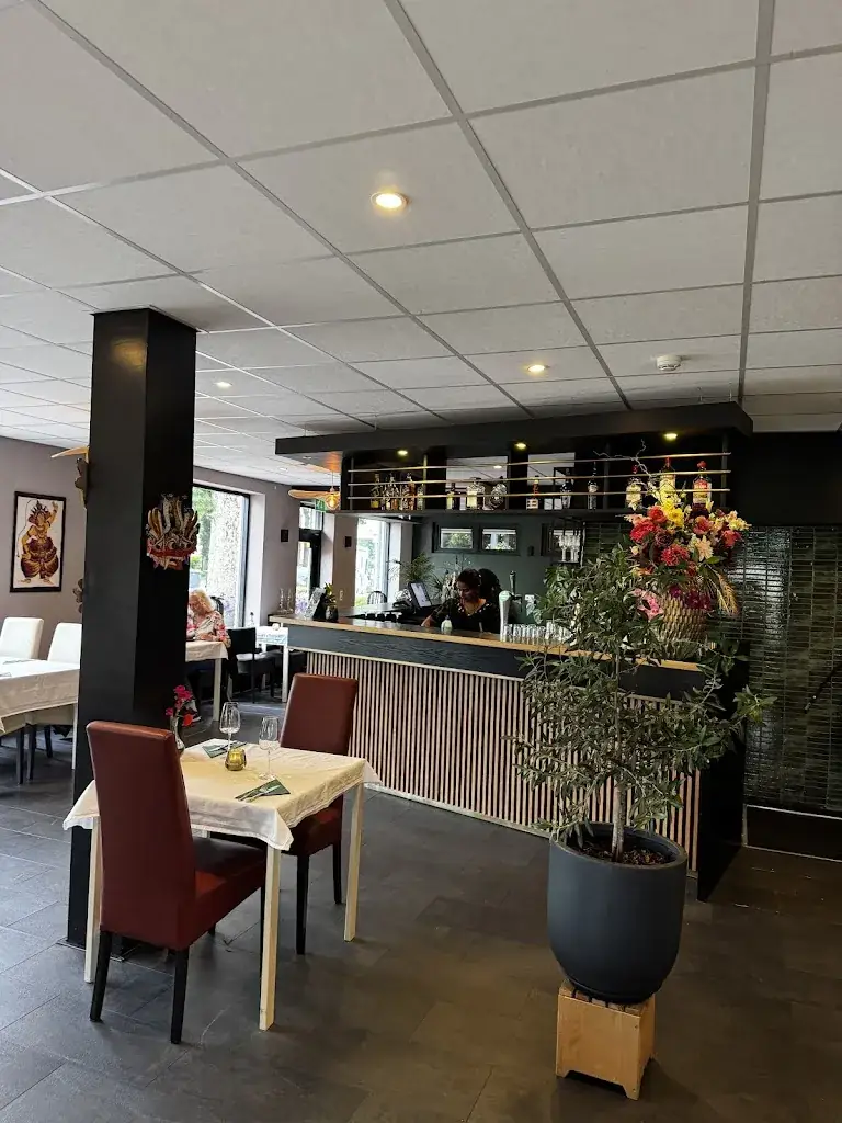 Restaurant Kamala's_Rolde_slider_image_1