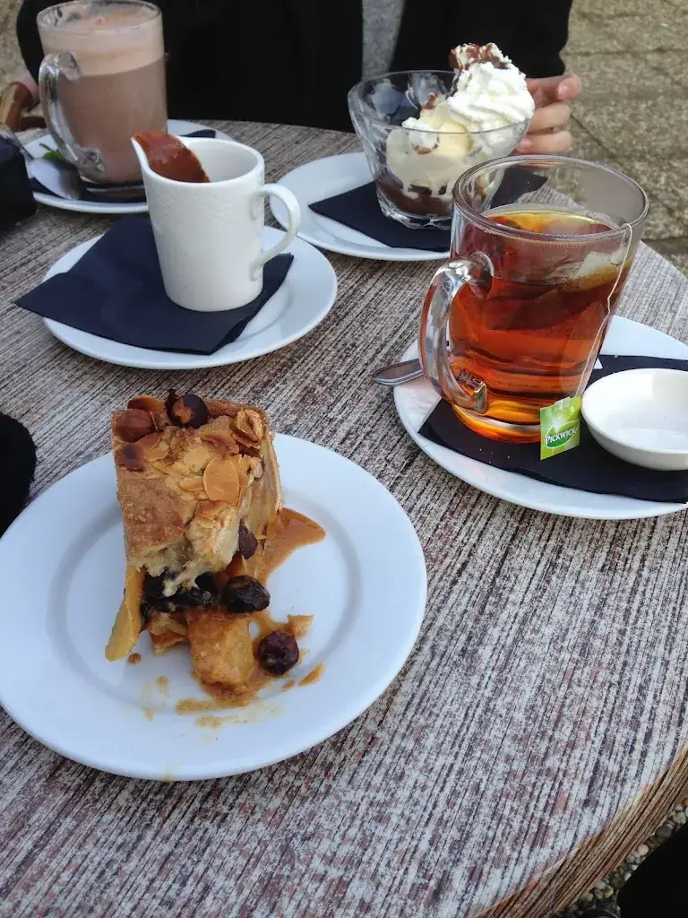 Ruben Price_Herberg van Anderen_Anderen_reseña