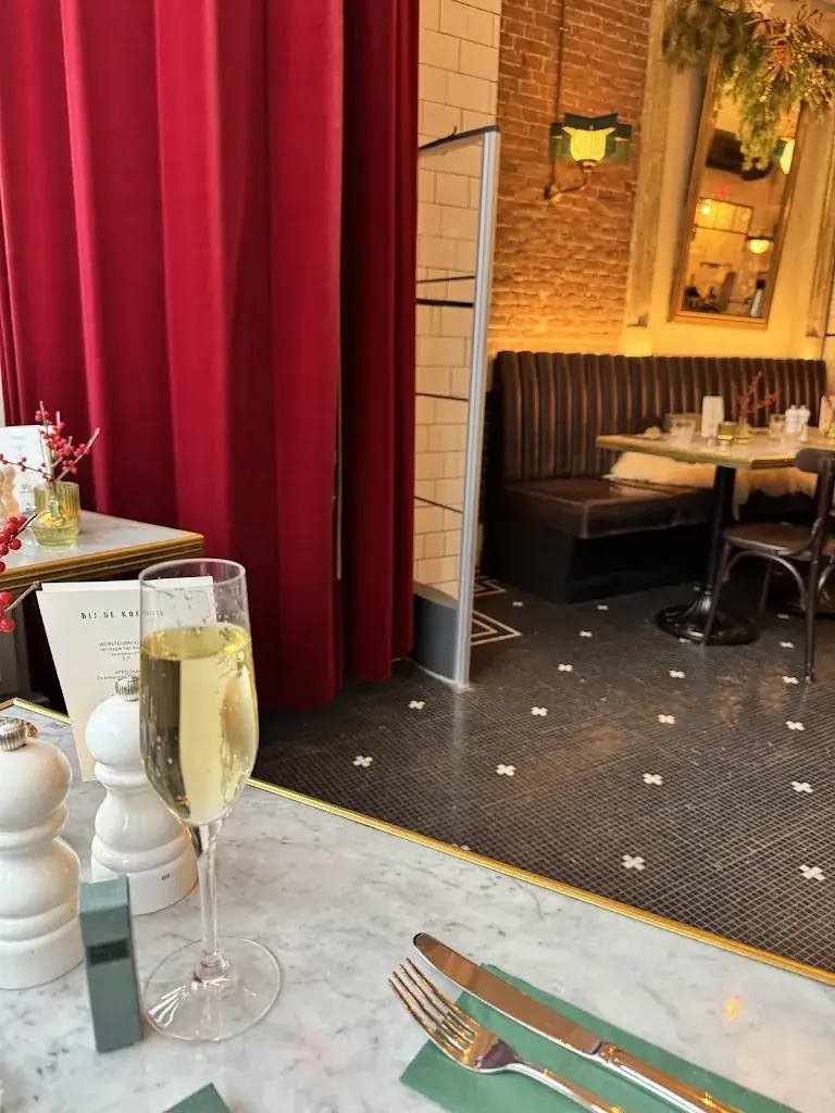 joyce renovato_Meneer van Dijk_Waalwijk_review