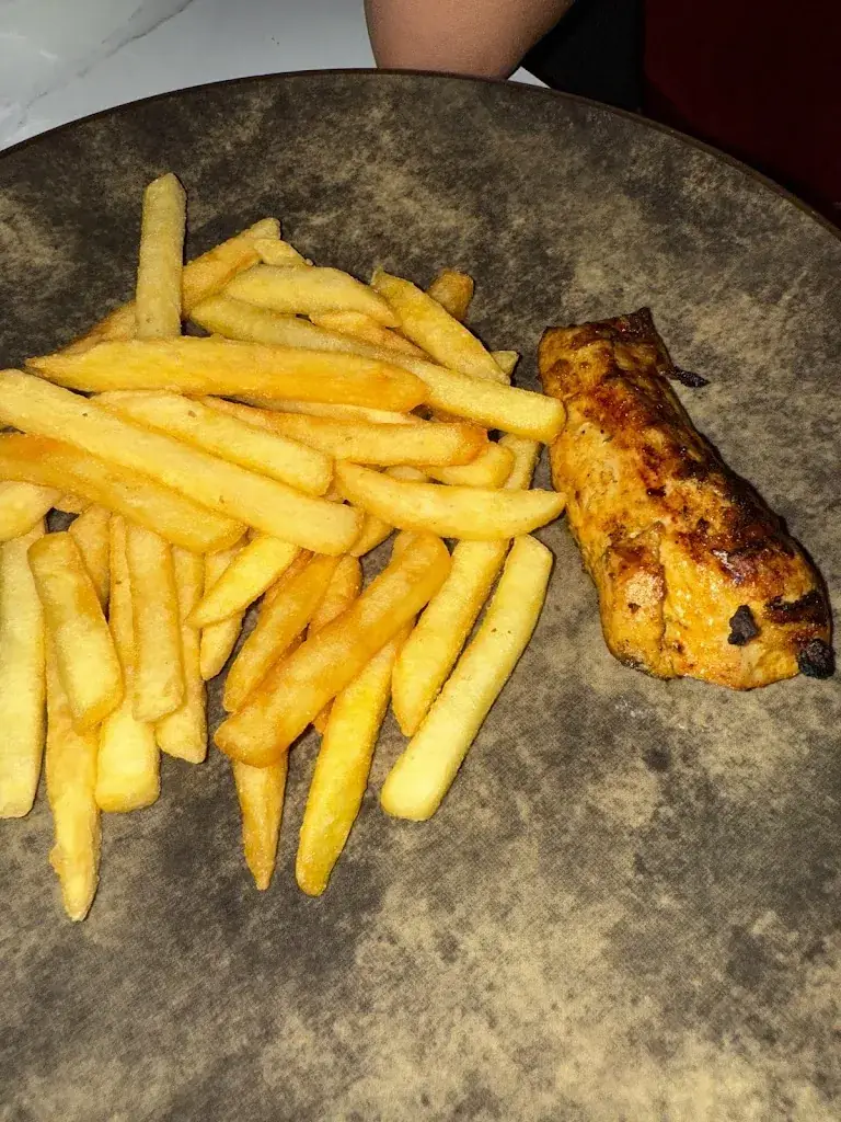 Andre Negron_Steaks & Sushi Mykonos Asten_Asten_review