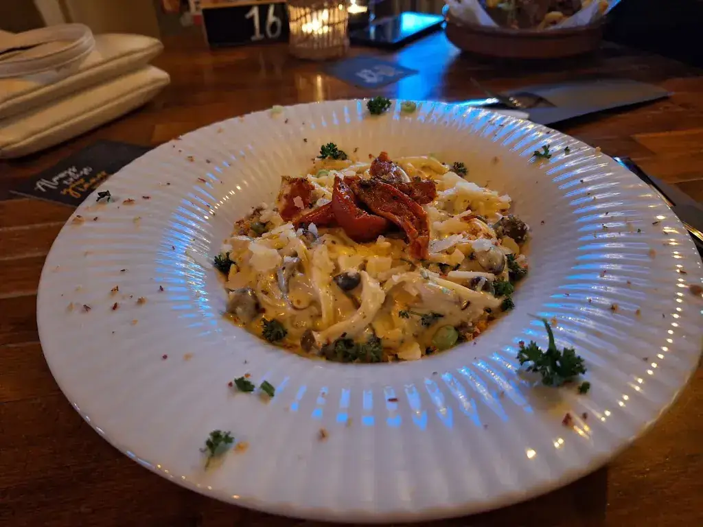 marian van der burg_Bistro Bar d'n Dort_Berghem_review