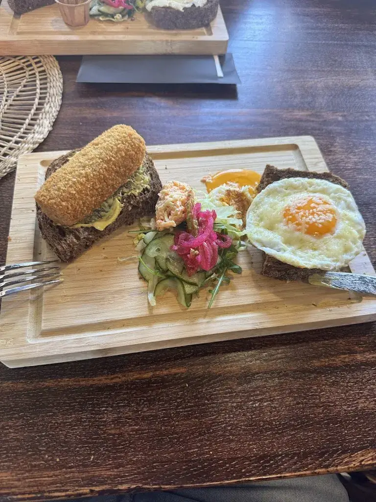 Anne Bart_Bistro Aa_Rolde_review