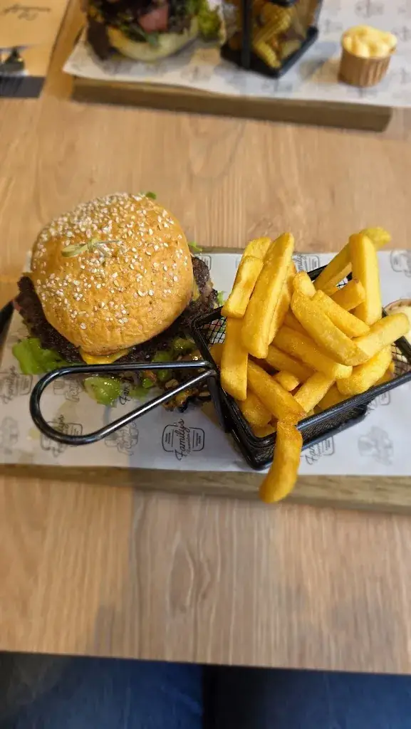 Nikki Martin_Family breda_Breda_review