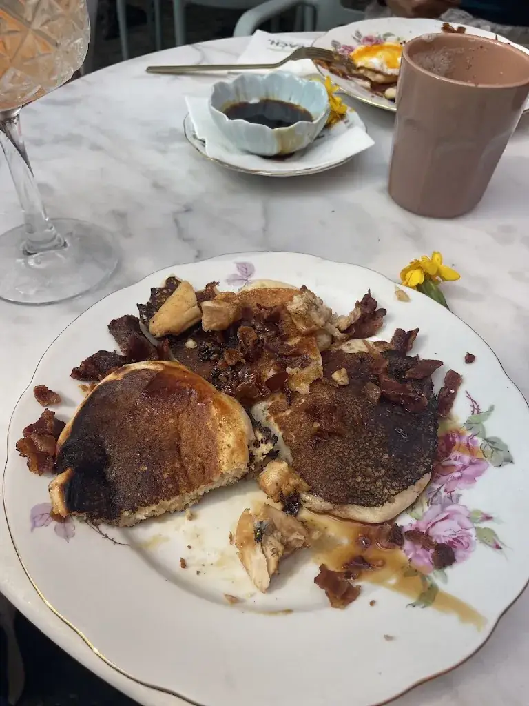 Claire den Hollander_Peach Breda_Breda_review