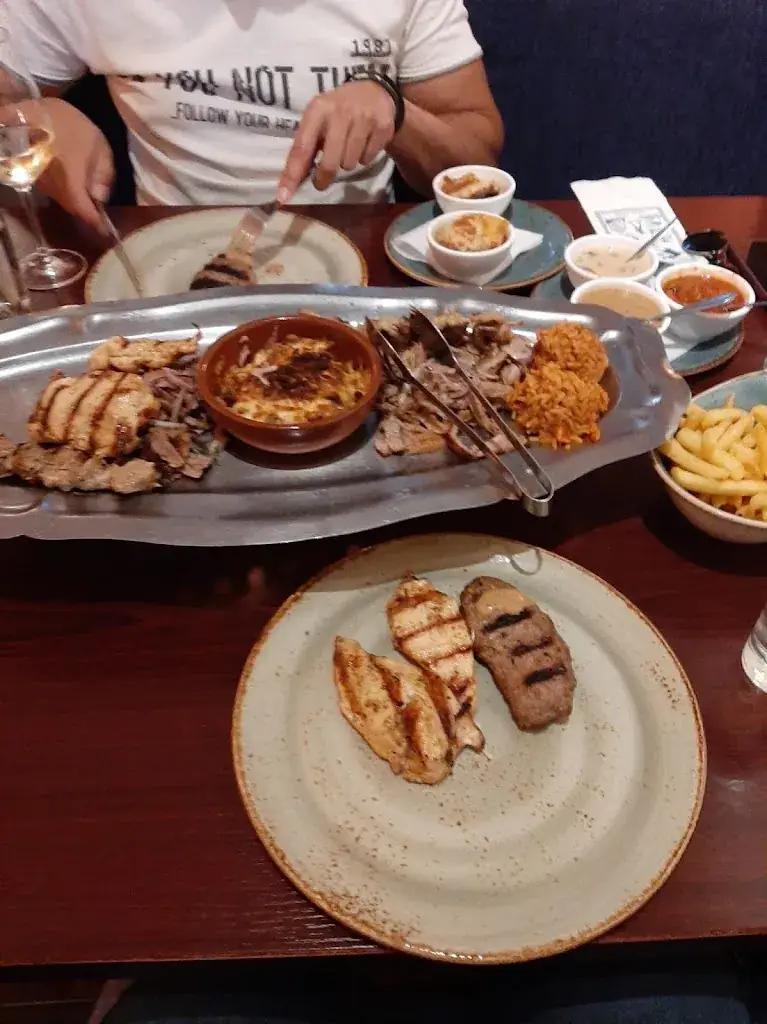 luka pletikosić_Delphi Grieks Specialiteitenrestaurant_Zoom_review