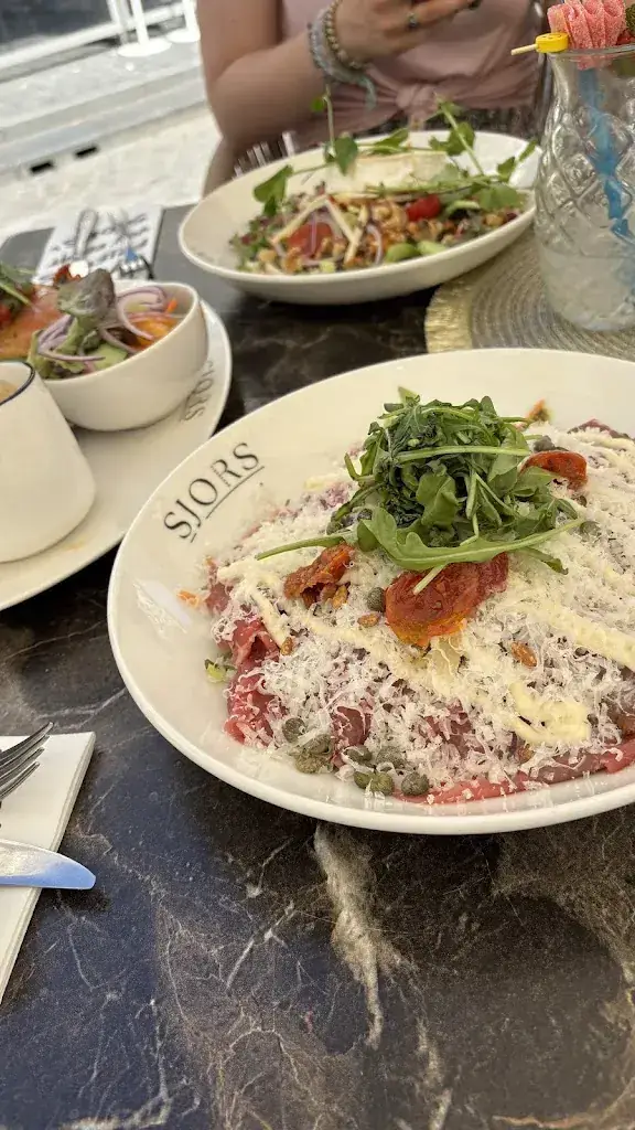 Nyah du Pont_Sjors Brasserie_Zoom_review