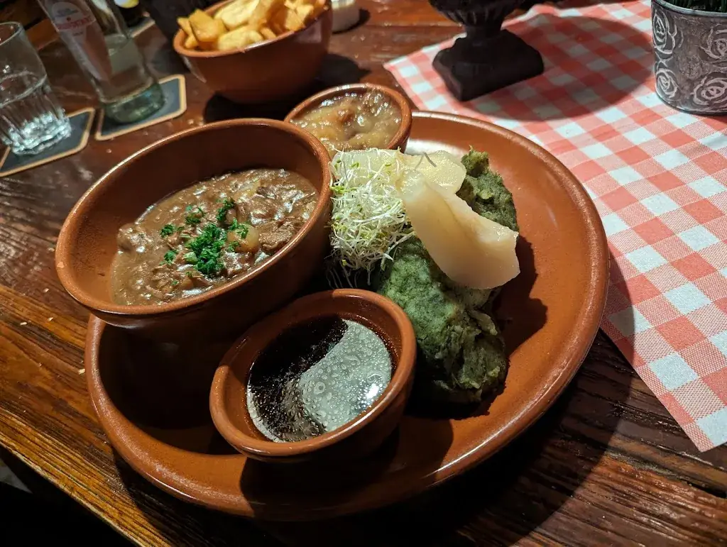 Antonio Miguel Almeida_Herberg in het wilde zwijn_Bergeijk_review