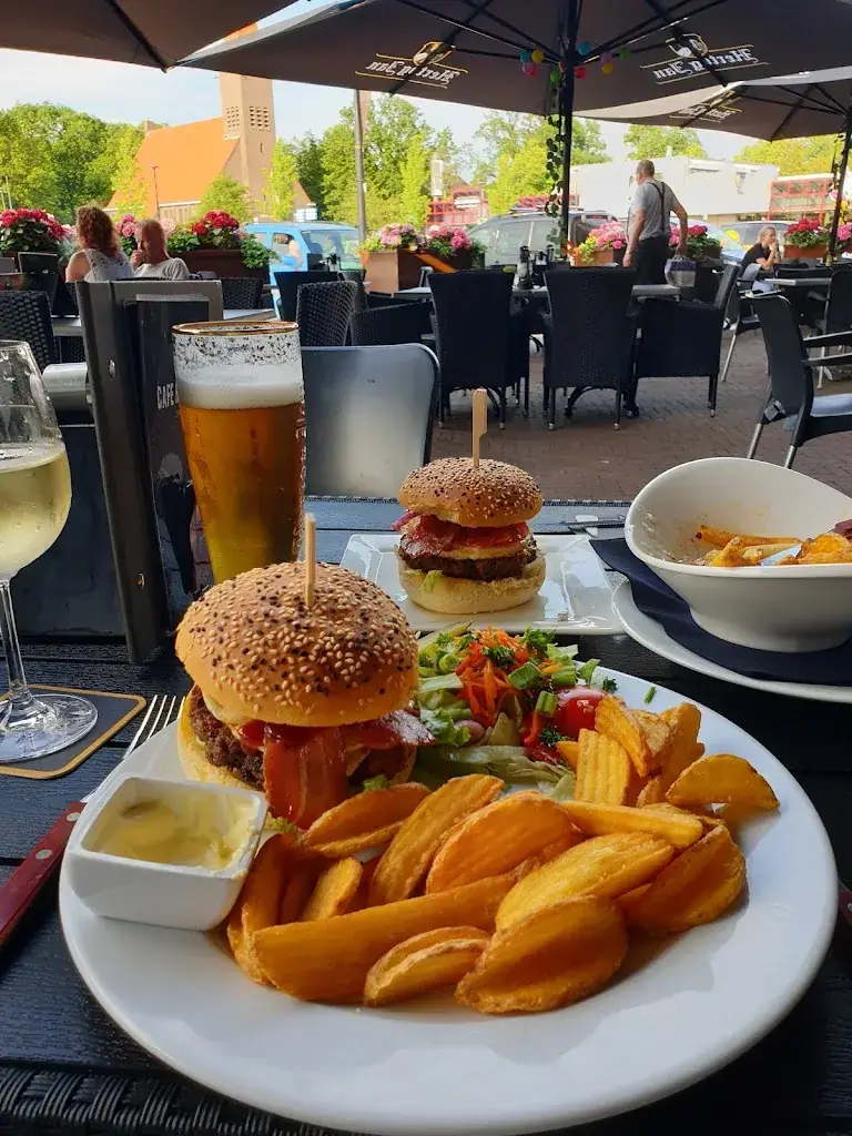 Monica Groen_Snackbar & Café Rockefeller_Schoonebeek_review