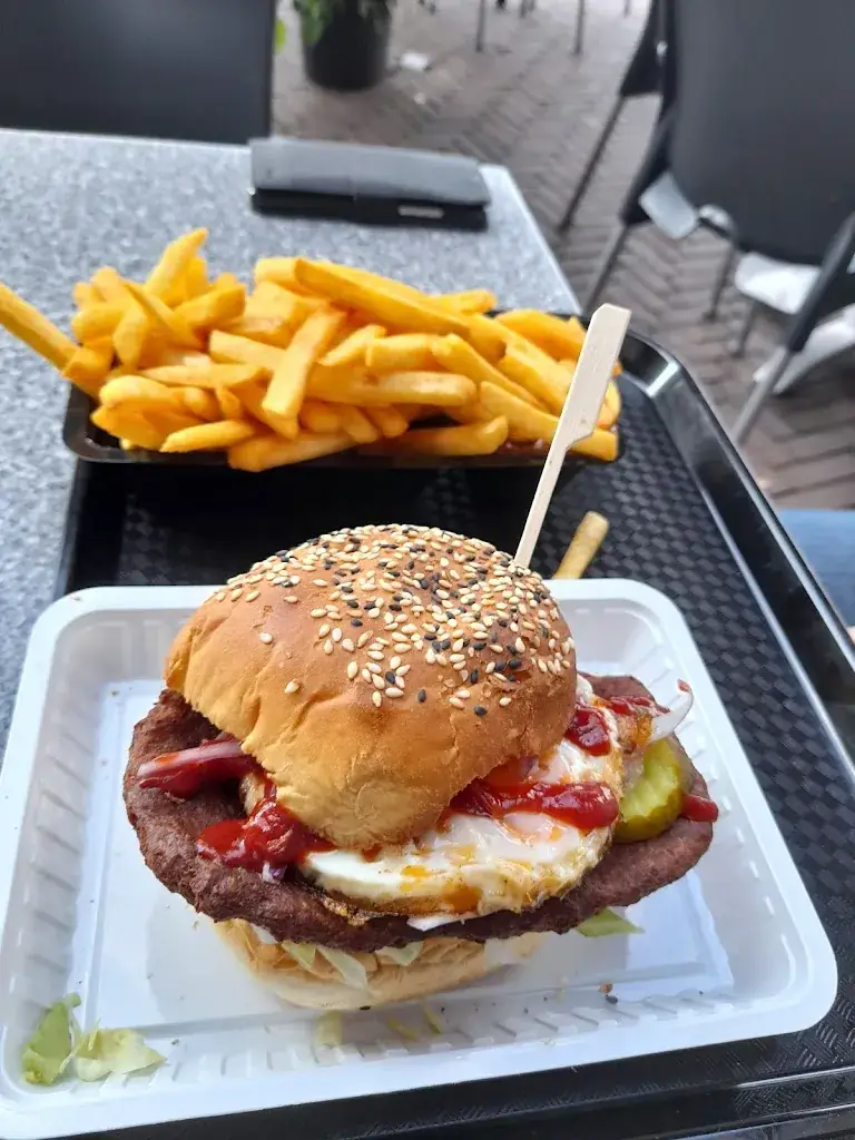 Peter Lorijn_Snackbar & Café Rockefeller_Schoonebeek_review
