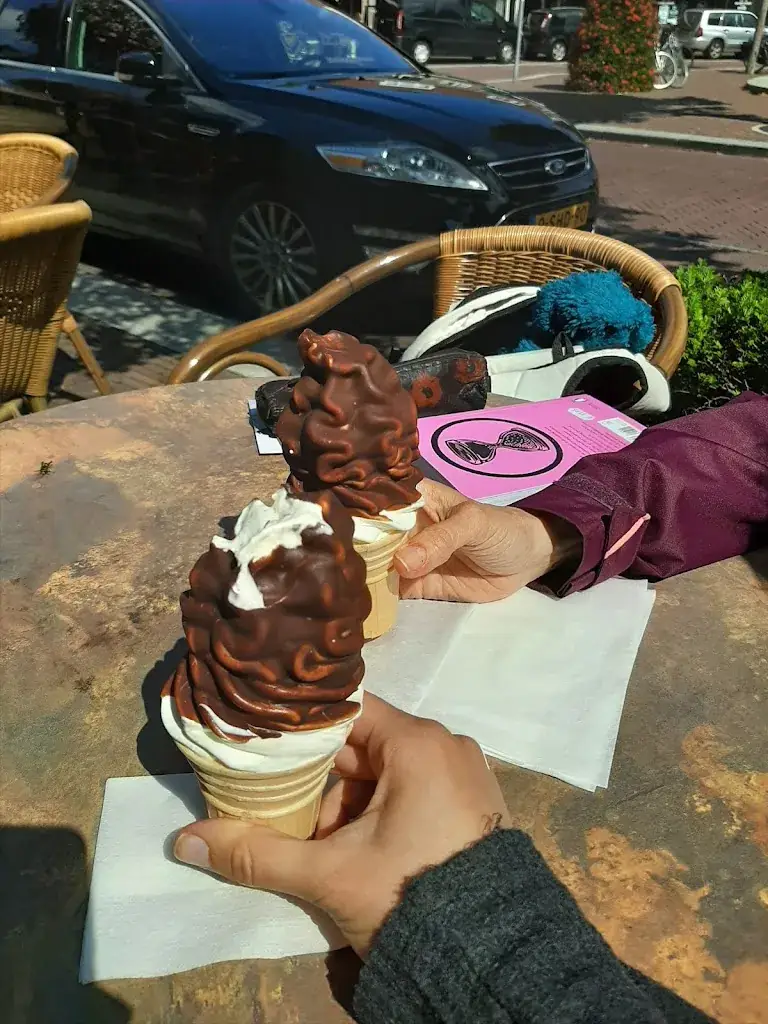 Barbara d'Estaintot_Cafetaria de Eetage_Bergeijk_recensione