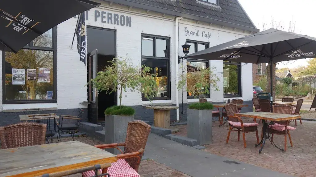 Rutger S_Grand Café Het Perron_Valthe_reseña