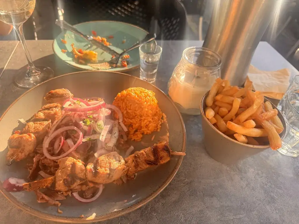 Oscar Pérez Navarro_Sirtaki_Uden_review