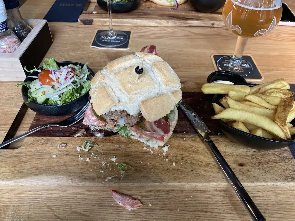 Pedro Fernandes_De Staet_Bladel_review