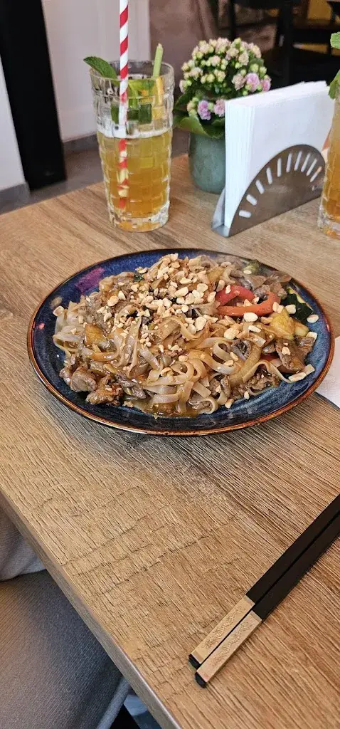 Stan v. Hartingsveldt_Phở max_Bladel_review