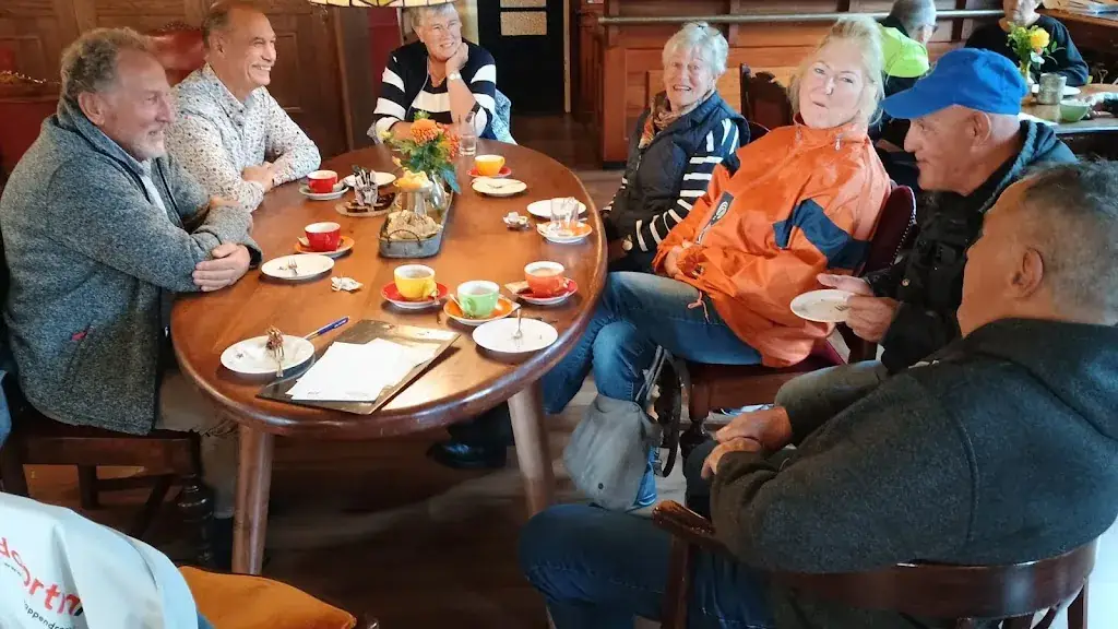 Rudi Touw_Café biljart en Zalencentrum 'Onder de Linden'_Vries_review