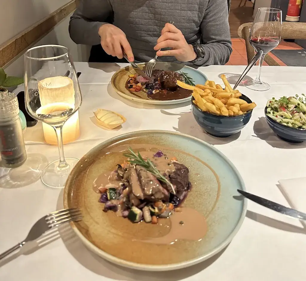 Idil Ozer Akman_Montimar Boekel_Boekel_review