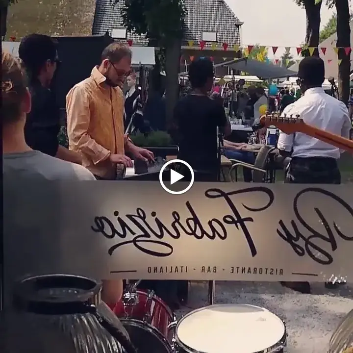 PIZZERIA ROSSOBLU_Vries_slider_image_2