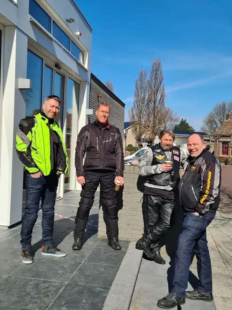 Dirkjan Luykx_Nia Domo_Boekel_review