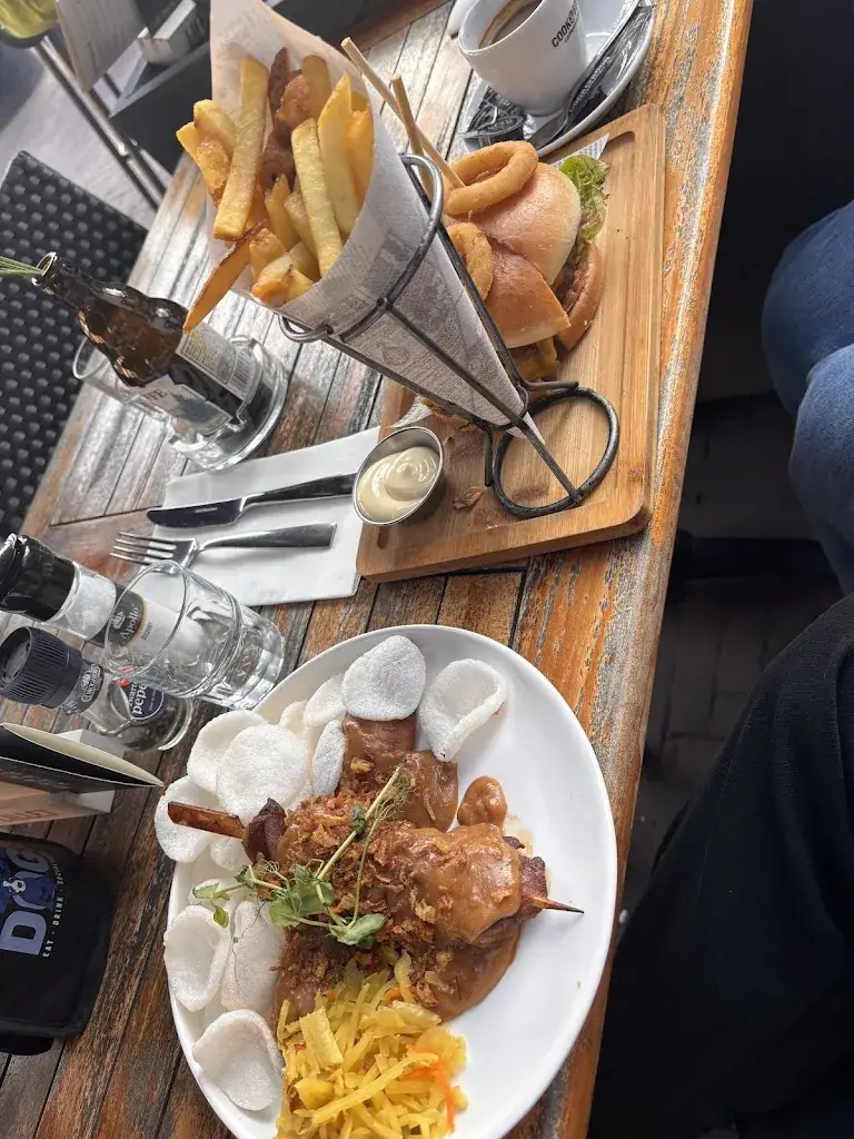 Brad Baradei_Blue Dog Breda_Breda_review