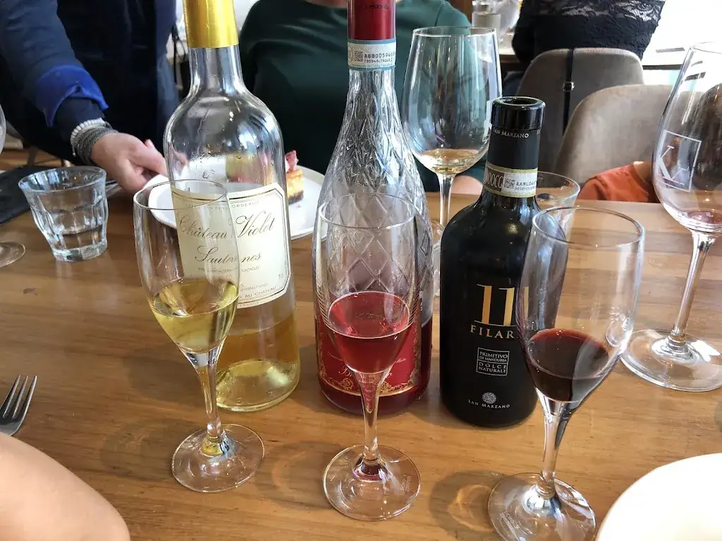 Marco dos Santos_Kok Verhoeven_Tilburg_review