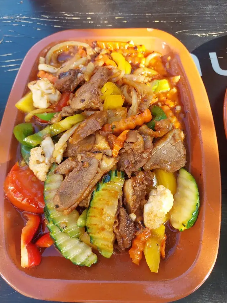 Tamara Hooijmans_Aim Aroy_Tilburg_review