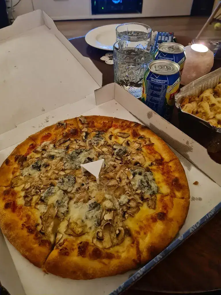 Pawankumar Suryawanshi_Pizzeria Santa Maria_Breugel_review