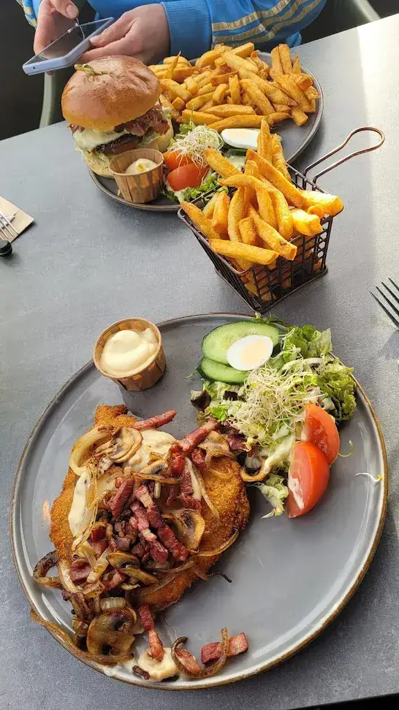 Grzegorz Tomaka_The cafeteria Smickel Breugel B.V._Breugel_recensione