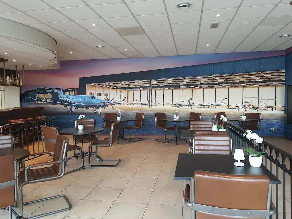 Lesley Kimmerling_De Coockpit, Kempen Airport_Budel_review