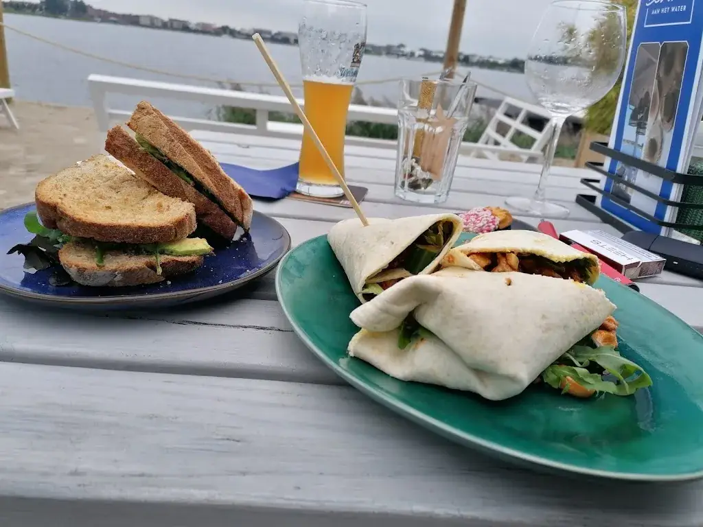 Zilva Zilva_Strandpaviljoen évive aan het water_Katwijk_recensione